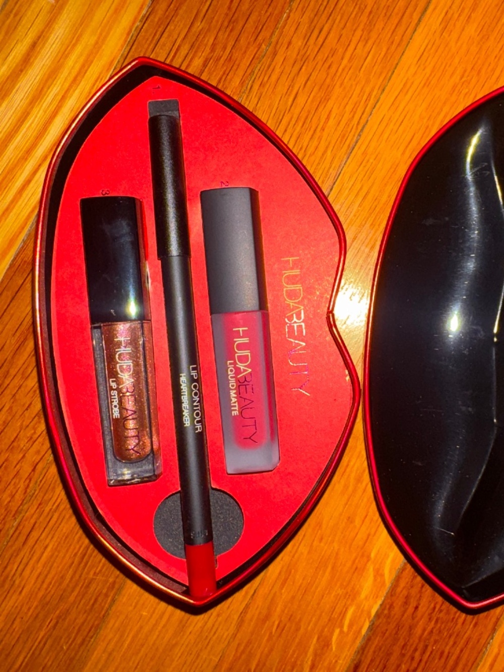 HUDA beauty lip set